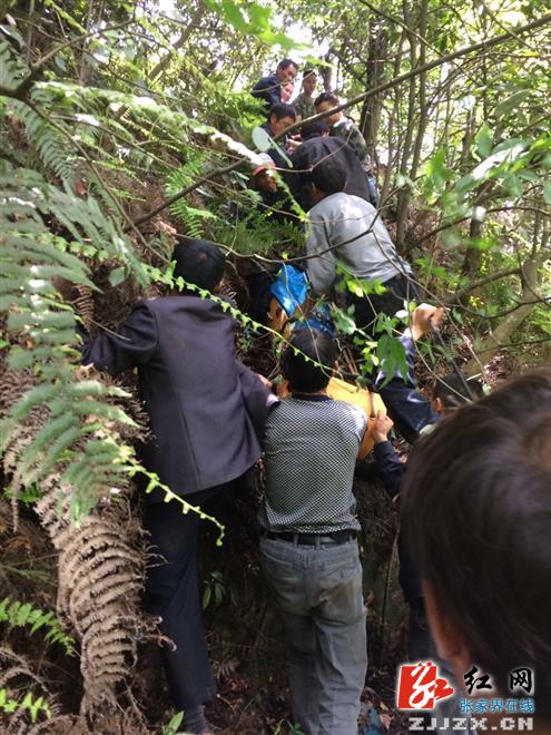 湖北女生跌落百米懸崖 武陵源警民歷時(shí)兩小時(shí)救援