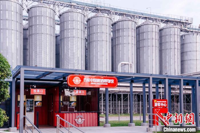 圖為基地原料立倉?！±钅宪?攝