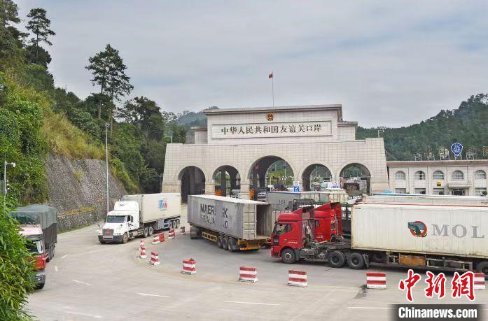 圖為中越邊境廣西憑祥市友誼關(guān)口岸?！{祥融媒體中心供圖