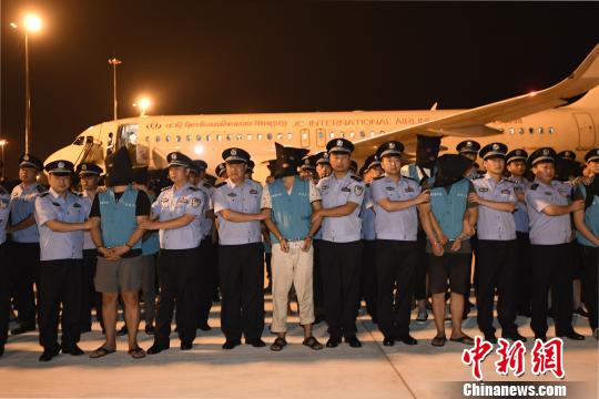 被押解回蓉的犯罪嫌疑人?!“苍?攝