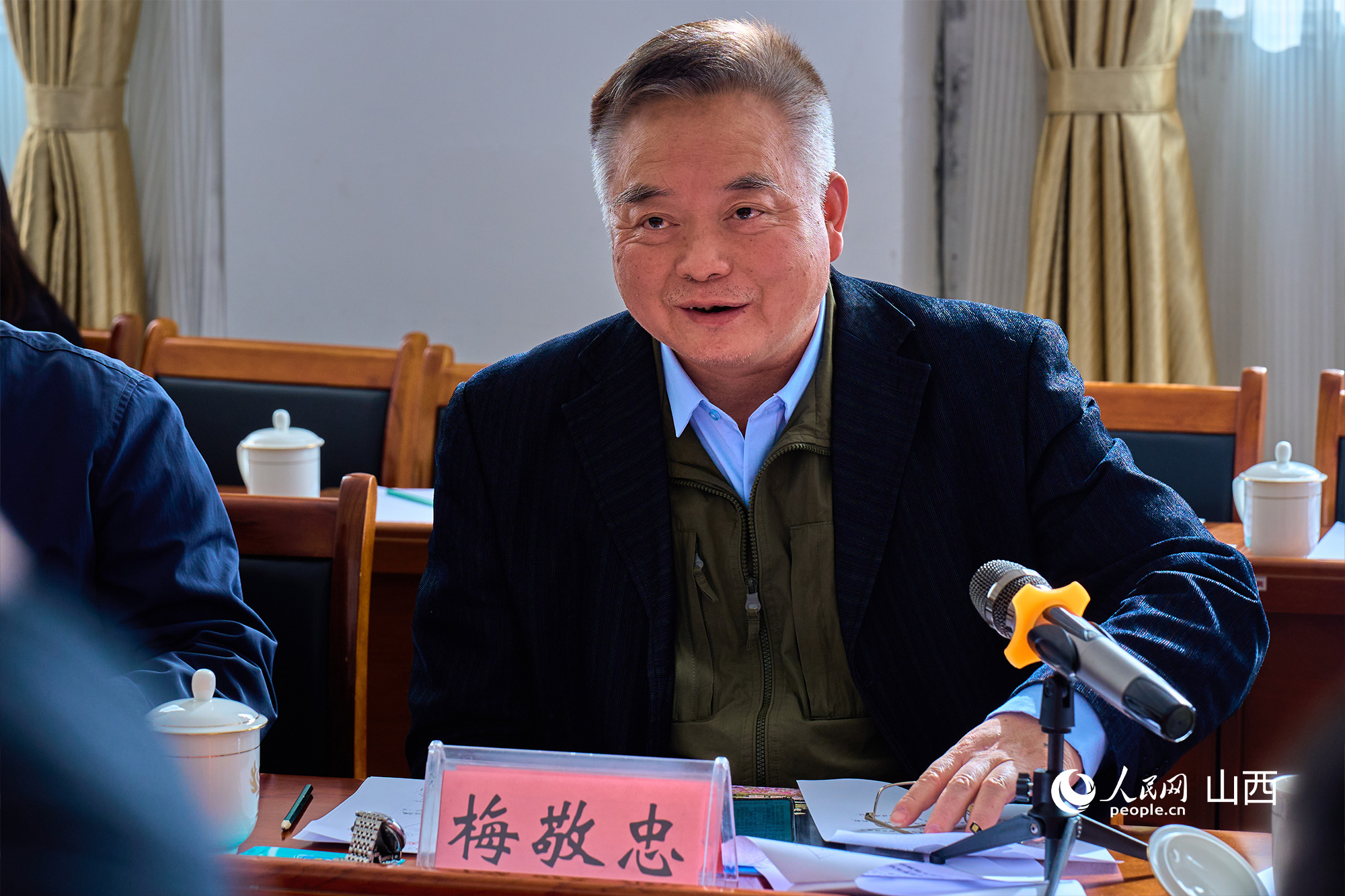 中央黨校（國家行政學院）文史教研部原副主任、教授梅敬忠。人民網(wǎng) 張超寧攝