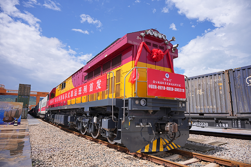 “鄭和號(hào)”海公鐵國(guó)際多式聯(lián)運(yùn)班列首發(fā)。騰俊國(guó)際陸港供圖