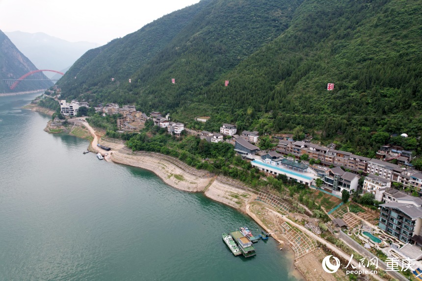 三峽里·竹枝村全長2.5公里，如一條絲帶分布于長江沿線。人民網(wǎng)記者 劉政寧攝