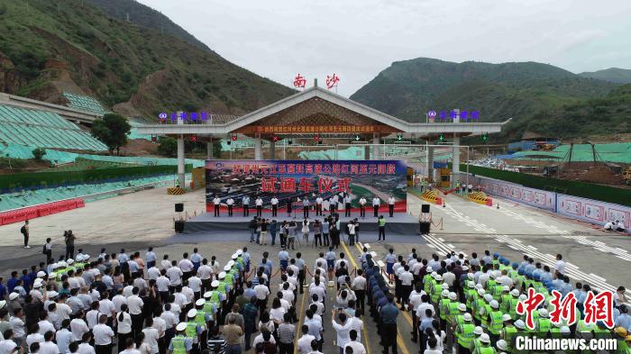 世界遺產(chǎn)哈尼梯田試通高速公路預(yù)計年底連通中越邊境