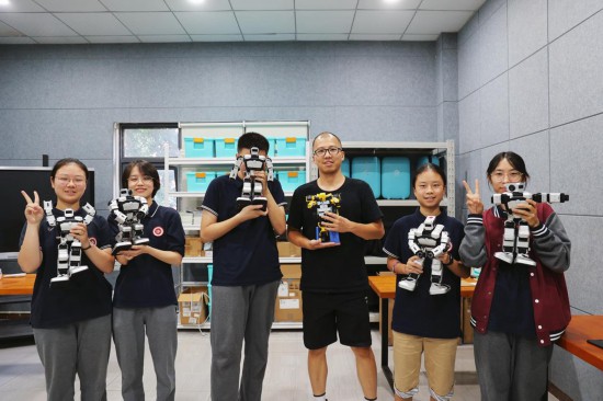 重慶八中科學(xué)城中學(xué)?？苿?chuàng)社團(tuán)。